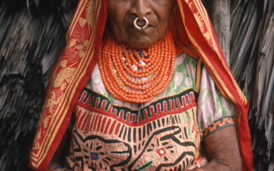Image of Guna Woman wearing Mola